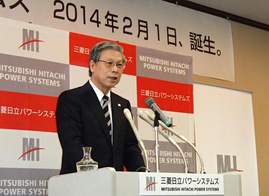 営業初日に幹部社員に訓示する三菱日立パワーシステムズの西沢隆人社長＝３日、横浜市西区