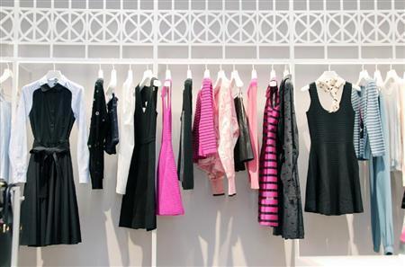 ボーダーのワンピースや春らしいスカートがそろっている