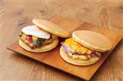 「パティスリーキハチ＆ルサンパームグランスタダイニング店」で販売している「パンケーキサンドイッチ」２品