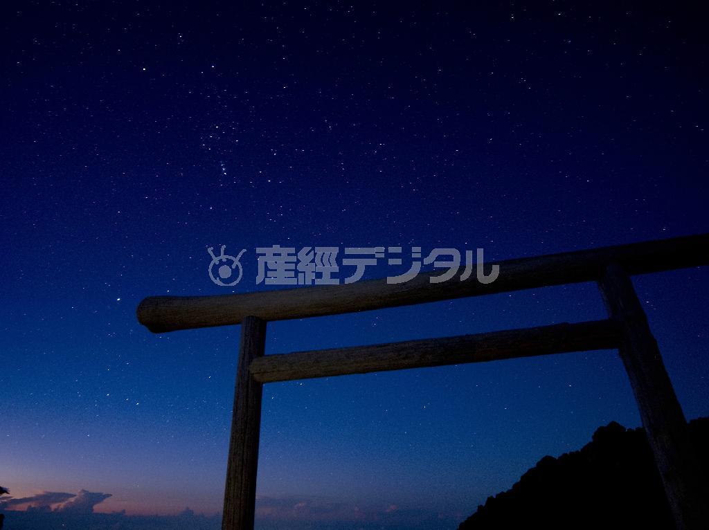 地上３７７６メートルの山頂にて、振り向きざまに撮影した風景＝２０１３年９月６日、山梨県／静岡県（井浦新さん撮影）
