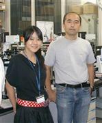 平成２２年７月、小保方晴子さん（左）はＳＴＡＰ細胞研究への協力を求めるため、まだ面識のなかった若山照彦さんが在籍する神戸市の理化学研究所を訪問した（若山さん提供）