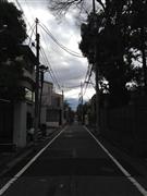 足音はどこにでもある。そう、あなたの近所にもざるっちぇは現れるかもしれないのだ（長塚圭史さん撮影）