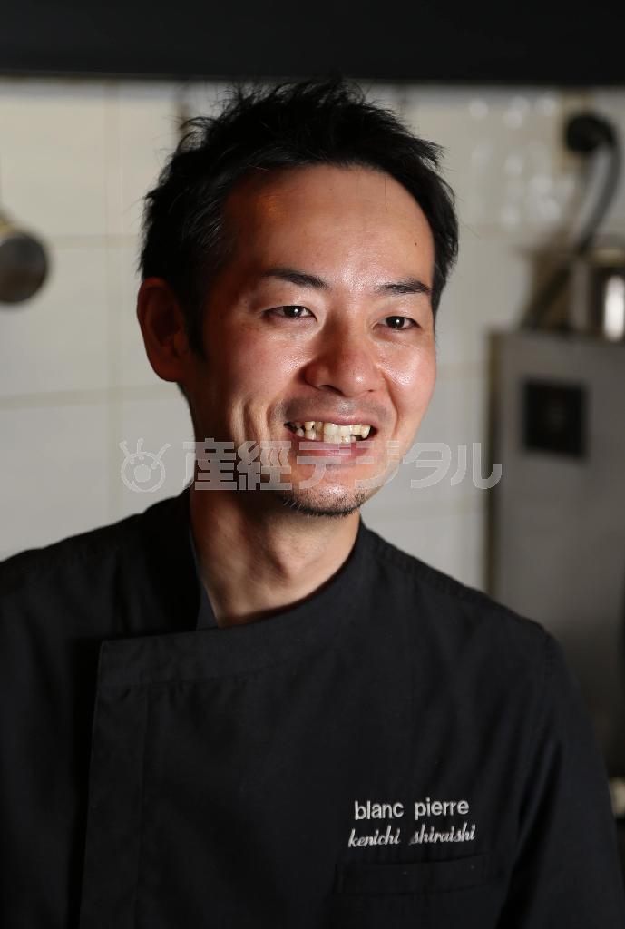 「みんなでワイワイ食べてもらえる敷居の低いフレンチをめざしています」と語る、白石健一オーナーシェフ＝２０１４年１月３０日、京都市中京区（恵守乾撮影）