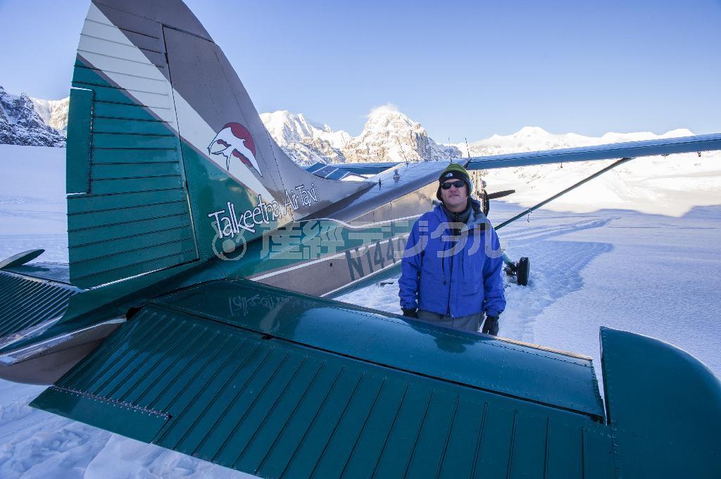 １５年以上サポートを続けてくれているパイロットのポール。２児のパパになった＝２０１０年１月３１日、米アラスカ州（松本紀生さん撮影）