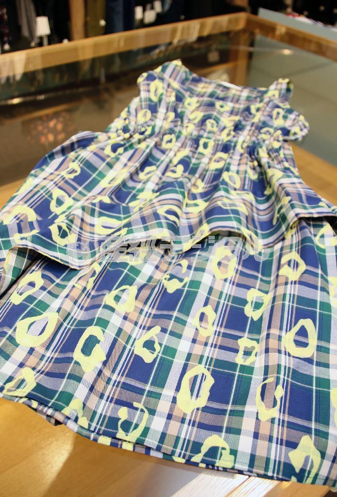 アートの要素を取り込んだデザインも、今シーズン注目だ（リタズダイアリー、ワンピース３万５７００円）