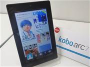 楽天が発売した廉価版の電子書籍端末＝１２日、東京都品川区（米沢文撮影）