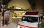 雪の影響で東急東横線の元住吉駅で車両の追突事故が発生した＝１５日午前、川崎市の元住吉駅（宮崎裕士撮影）