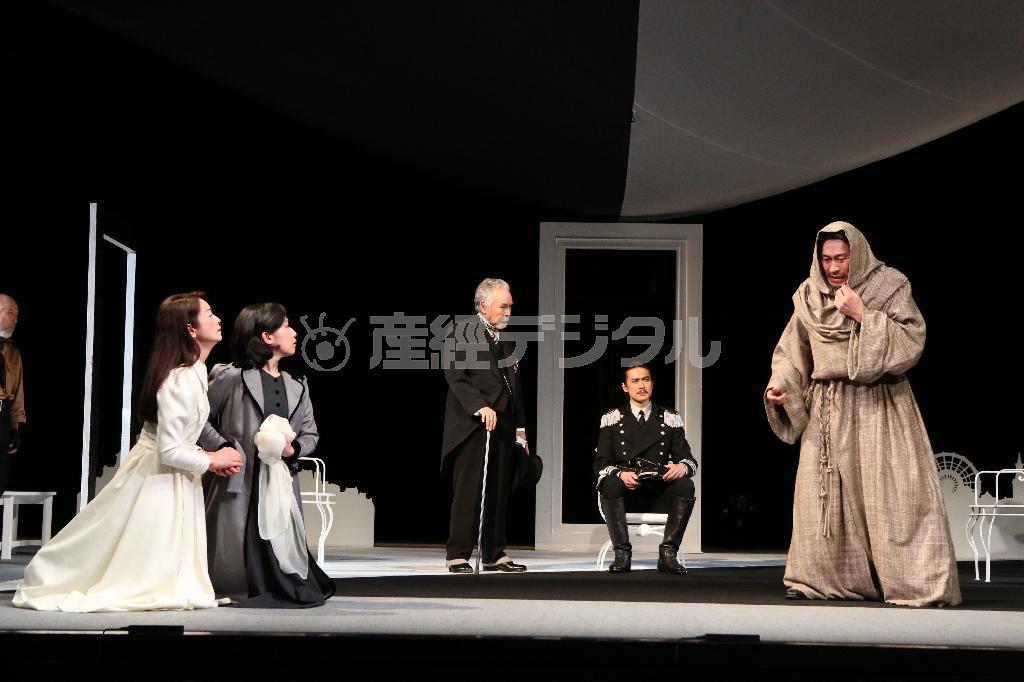 舞台「尺には尺を」（鵜山仁（うやま・ひとし）演出）シェイクスピア中期の喜劇。人間の多様性を豊穣に描く（提供写真）