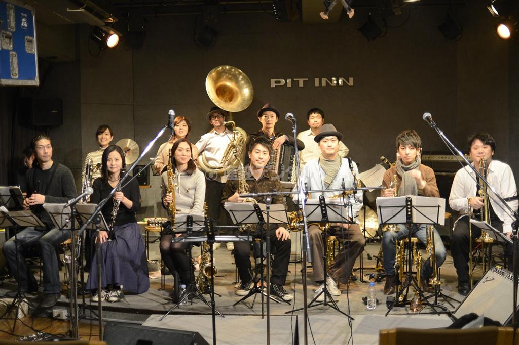 ２０１３年、惜しまれながら活動を休止したバンド「チャンチキトルネエド」＝２０１３（平成２５）年１２月２９日（立教大学＿有志学生記者、井上慶太郎撮影）