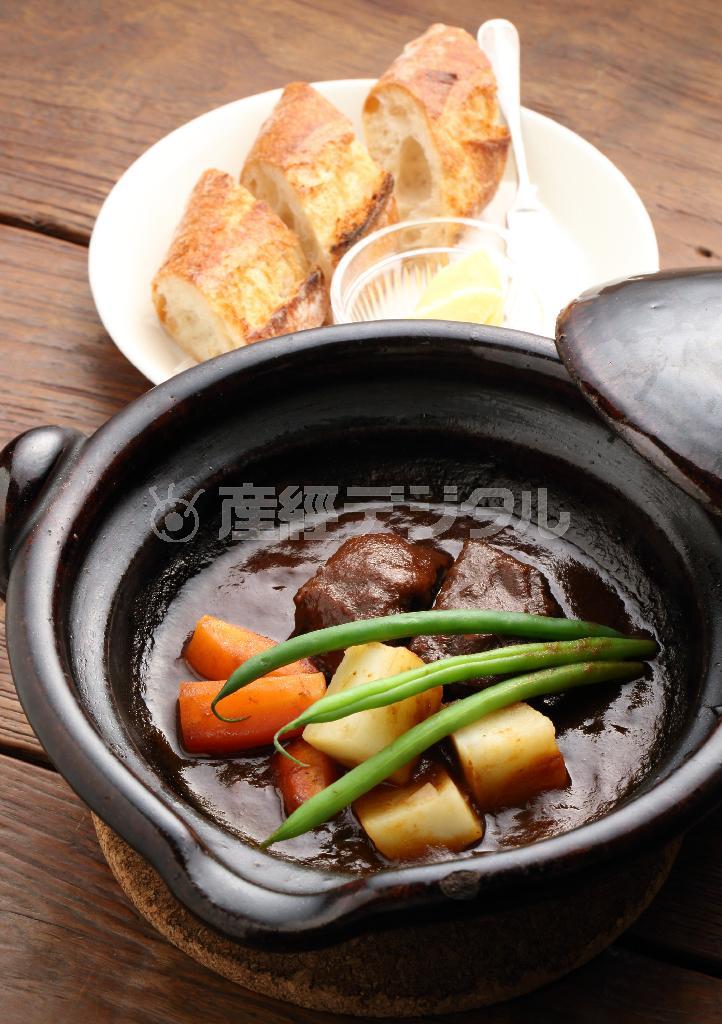 黒毛和牛を使ったリッチなビーフシチュー。自家製デミグラスソースはさらりとした味わい