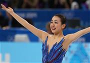フリーの演技終了後、涙と笑顔を見せる浅田真央（まお）。ショートプログラム（ＳＰ）１６位の衝撃から気持ちを切り替え、高難度の構成を演じ切った浅田には、しのぎを削ってきたスケーター仲間からも惜しみない称賛の声が上がった＝２０１４年２月２０日、ロシア・ソチのアイスベルク・スケーティング・パレス（大里直也撮影）