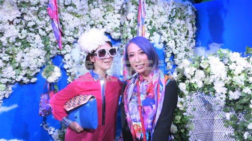 フラワー・アーティストの花千代さん（左）と写真家の蜷川実花（にながわ・みか）さん（花千代さん提供）