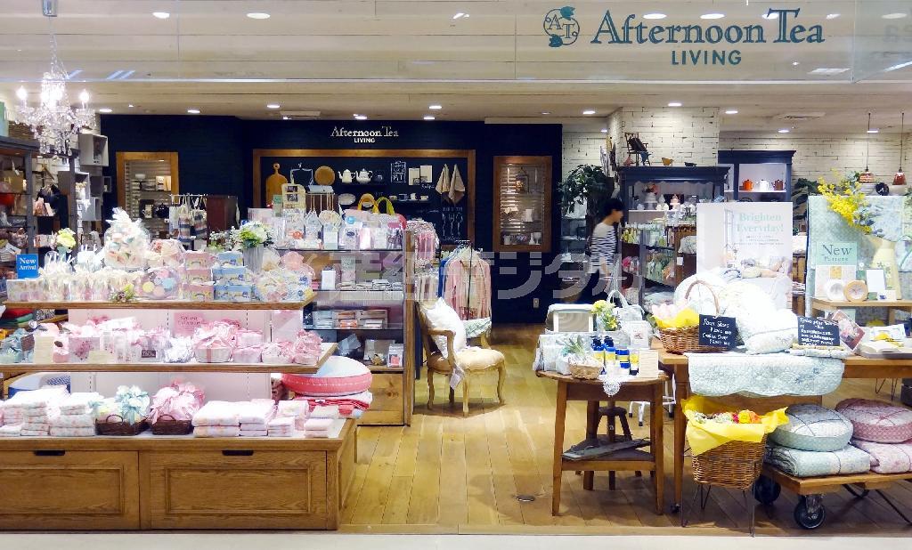 店頭にはボタニカルパターンをあしらった雑貨が並び、春の訪れを感じさせる＝東京都渋谷区のアトレ恵比寿５階