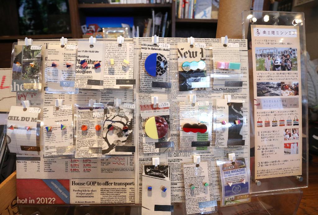 アクセサリーは個性的な色合いが特徴。東京・南青山の「ＢＯＯＫ２４６」をはじめ、全国の有名ショップで販売されている＝東京都港区の「ＢＯＯＫ２４６」