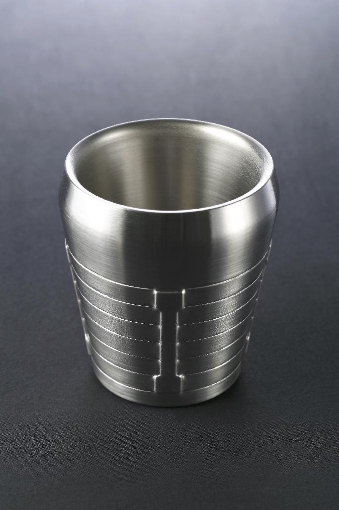 ガンダムのロケット噴射装置をモチーフにした「Ｇｕｎｄａｍバーニアタンブラー」（Ｃ）創通・サンライズ