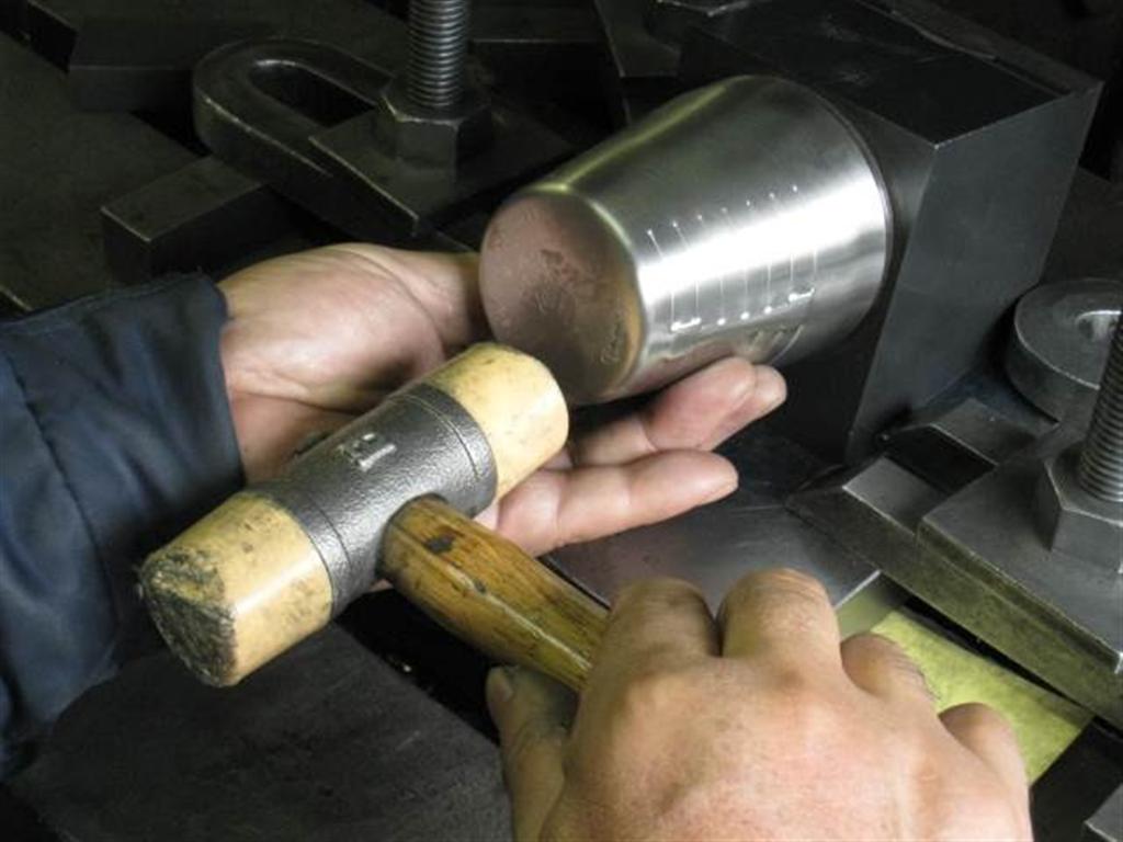 新潟県燕市の匠が製作する「Gundamバーニアタンブラー」（C)創通・サンライズ