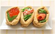飾りいなりずし。※約１８０ｋｃａｌ、塩分１．０グラム（１個）