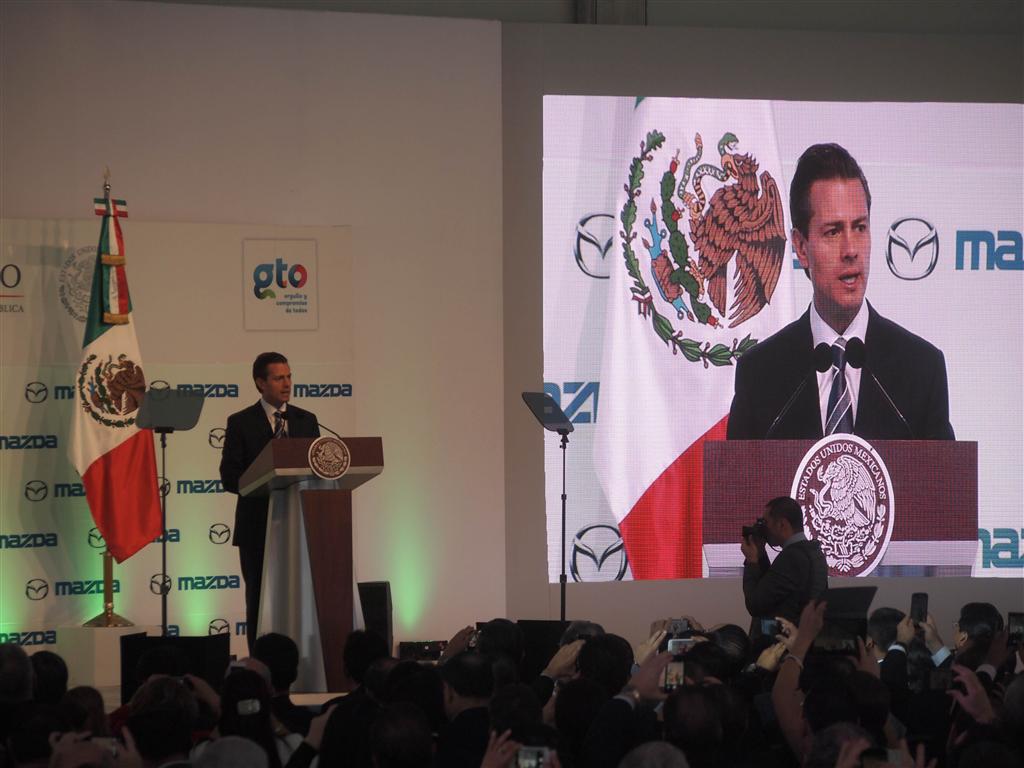 開所式であいさつするメキシコのペニャニエト大統領＝２７日、サマランカ