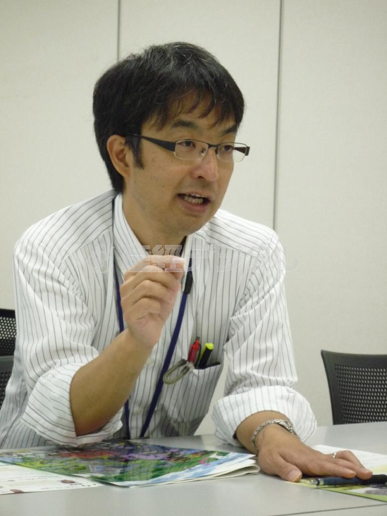 世界遺産登録への思いを語る、大阪府堺市文化観光局世界遺産推進室主幹の上田一也さん＝２０１３（平成２５）年１０月２３日（関西大学＿有志学生記者撮影）