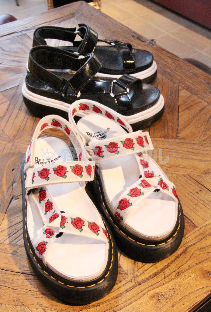 個性的なテープのデザインが、夏のお出かけを楽しくしてくれそう。アギネスとのコラボレーションシリーズ（各２万３１００円）