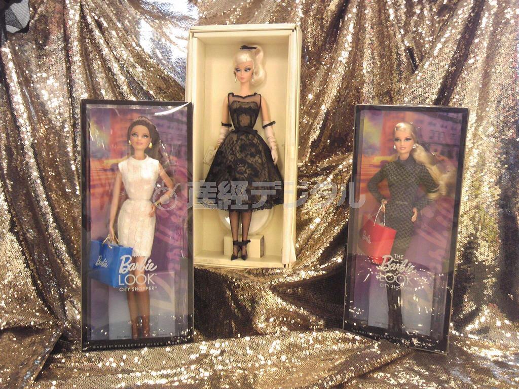 美容家、ＩＫＫＯ（いっこー）さんのバービー人形コレクションの一部。「私のファッションリーダー、バービーちゃん。美を助けてくれる大切な仲間なので、そのまま撮影するのではなく、キラキラのステージに立ってもらいました」