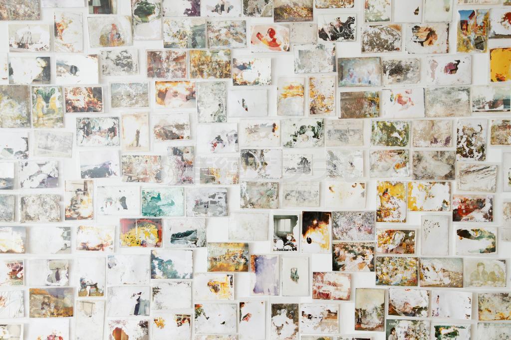 丁寧に洗われ、データ化された写真たち。誰かの生の痕跡が確かにそこにある（高橋宗正さん撮影、提供写真）