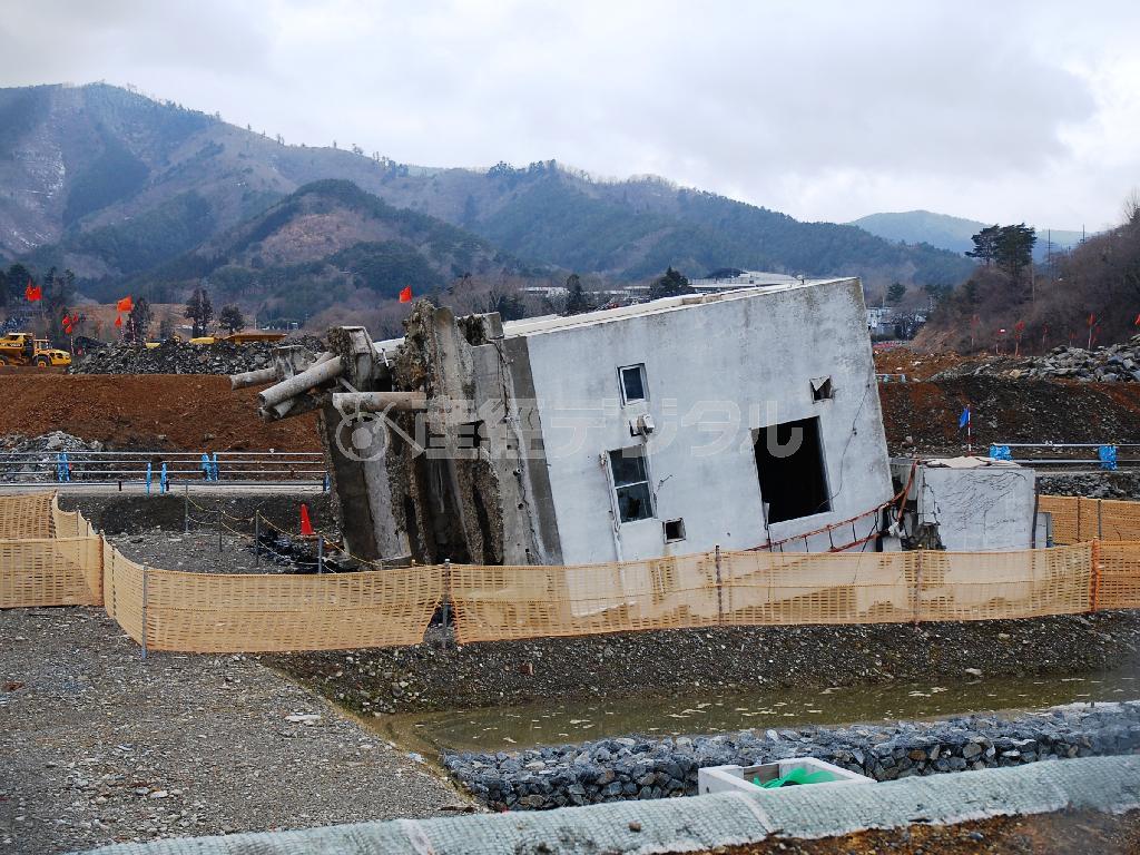 震災遺構として保存方法の検討が行われている宮城県牡鹿郡女川町の旧女川交番＝２０１４年３月２日（石井那納子撮影）