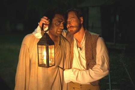 【かざすンＡＲ（視聴無料）】映画「それでも夜は明ける」（ステイーブ・マックイーン監督）。３月７日公開（アニープラネット提供）。（Ｃ）２０１３＿Ｂａｓｓ＿Ｆｉｌｍｓ，ＬＬＣ＿ａｎｄ＿Ｍｏｎａｒｃｈｙ＿Ｅｎｔｅｒｐｒｉｓｅｓ＿Ｓ．ａ．ｒ．ｌ．＿ｉｎ＿ｔｈｅ＿ｒｅｓｔ＿ｏｆ＿ｔｈｅ＿Ｗｏｒｌｄ．Ａｌｌ＿Ｒｉｇｔｓ＿Ｒｅｓｅｒｖｅｄ．