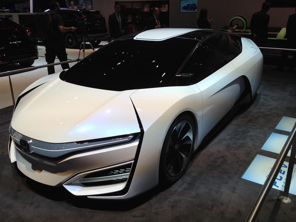 ホンダがロサンゼルス自動車ショーに次公開した次世代燃料電池車＝４日、ジュネーブモーターショー