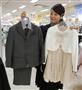 イオンが販売している男児用のスーツの上下（左）と女児用のジャケット、ワンピースのセット（右）＝東京都品川区の「イオン品川シーサイド店」