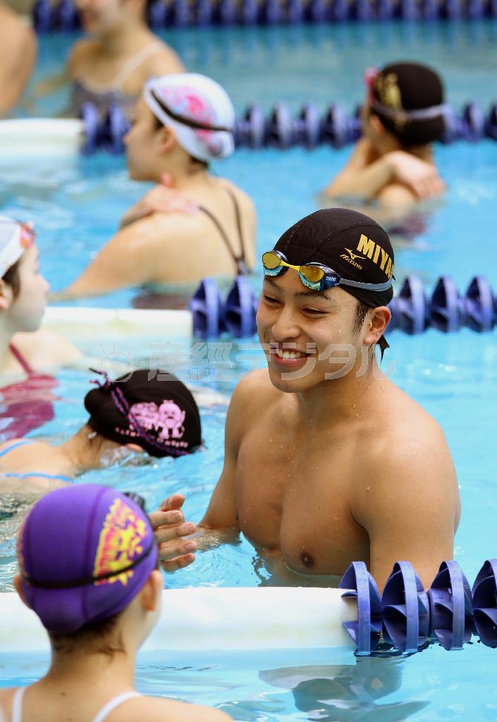 泳いでいた宮城県気仙沼市のスイミングスクールが東日本大震災で廃業になり、神奈川県横浜市内の大学に進学して水泳を続ける藤田真平さん＝２０１４年２月２０日、神奈川県横浜市（早坂洋祐撮影）