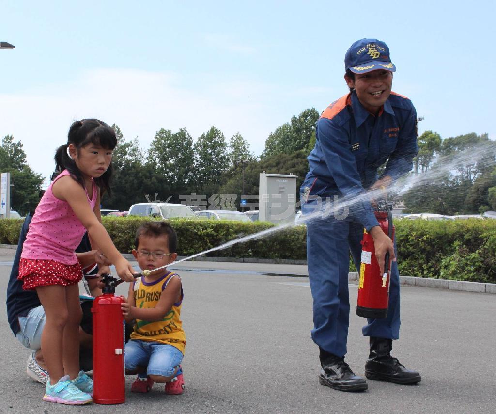 ２０１３（平成２５）年９月１日の防災の日に静岡県で南海トラフ地震を想定して行われた総合防災訓練＝静岡県富士市（産経新聞＿廣池慶一撮影）