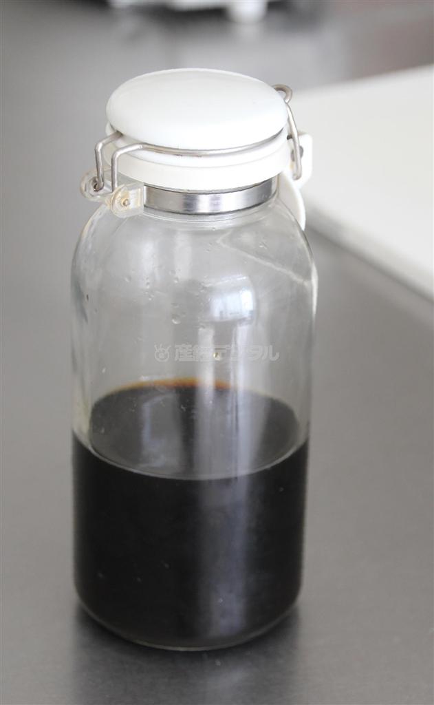 牛すき煮＆ごはん。※「自家製めんつゆ」（しょうゆ・みりん・酒各１／２カップを鍋に入れ、煮たたせたら、火を止め、冷めたら、保存ビンに移し、冷蔵庫で保存。１カ月くらい日持ちする）