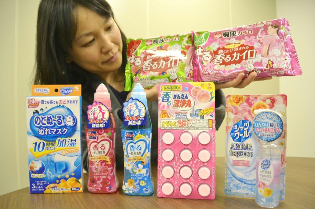 「香り」を加えた新商品を積極投入する小林製薬は、カイロや洗浄剤など幅広い分野へ大展開している＝東京都中央区