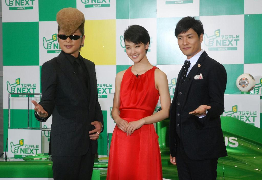 「フジテレビＮＥＸＴｓｍａｒｔ」の記者発表に参加した（左から）綾小路翔、剛力彩芽、森山直太朗＝１４日、東京・台場のフジテレビ