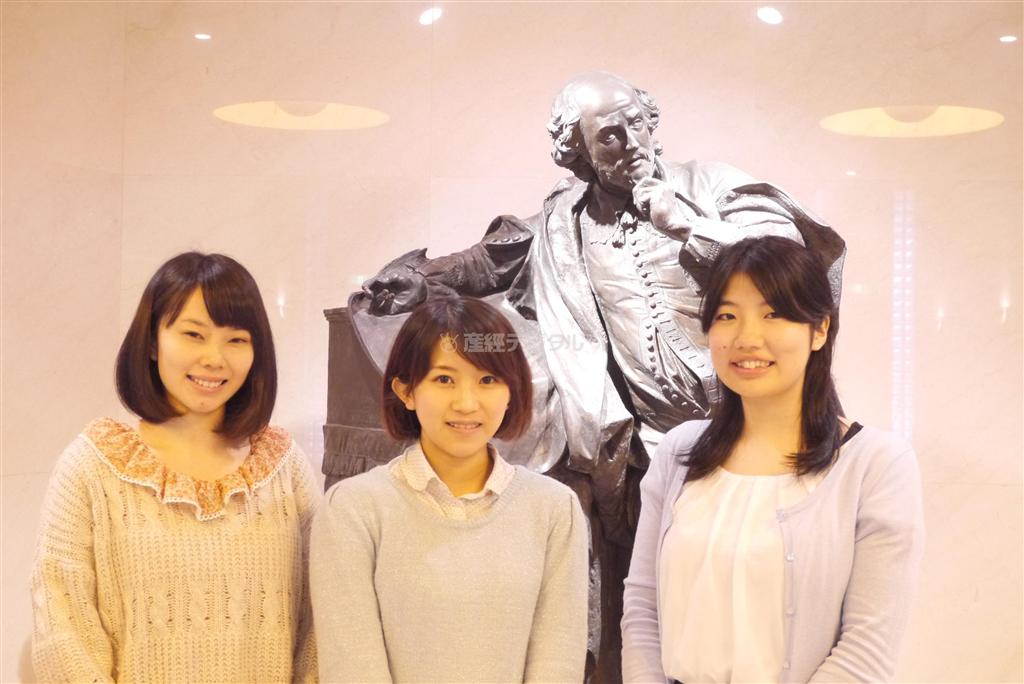 明星（めいせい）大学、有志学生記者の左から石原智里（人文学部２年）、駒崎琴美（教育学部１年）、工藤未咲（教育学部１年）＝２０１４（平成２６）年３月５日、東京都日野市（明星大学＿有志学生記者撮影）