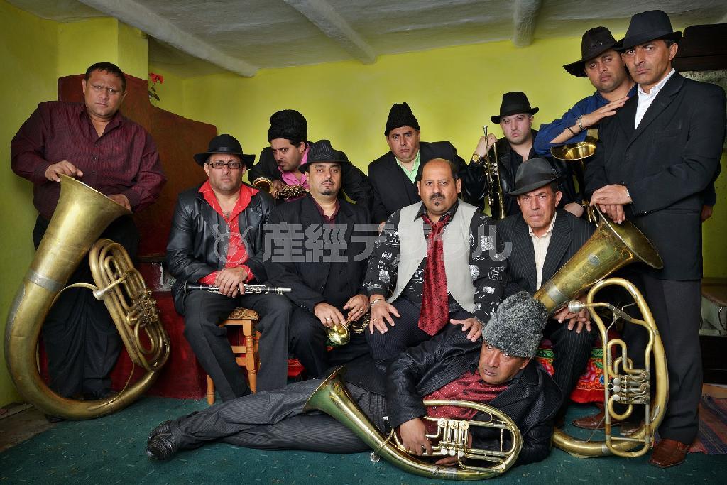 ルーマニアのモルドバ地方で結成された大所帯ブラスバンド、ファンファーレ・チョカリーア（提供写真）