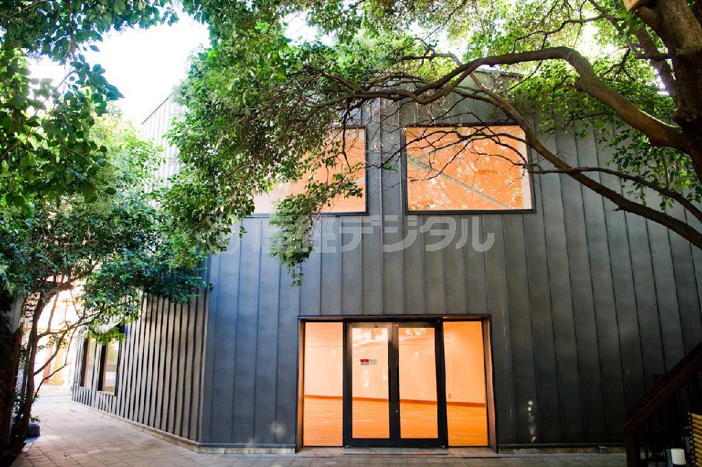 東京・表参道の「ＢＡ－ＴＳＵアートギャラリー」＝２０１１年９月１２日（提供写真）