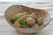 鶏団子とたけのこの煮物。※１７２ｋｃａｌ、塩分１．９グラム（１人分）