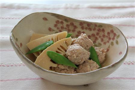 鶏団子とたけのこの煮物。※１７２ｋｃａｌ、塩分１．９グラム（１人分）