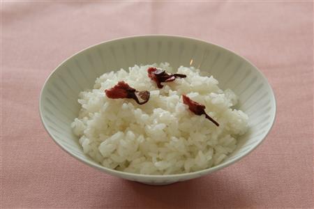 桜ごはん。※１７８ｋｃａｌ、塩分０．４グラム（１人分）