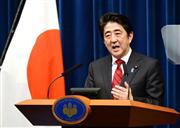 ２０１４年度予算の成立を受け、記者会見を行った安倍晋三首相＝２０日、首相官邸