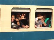 息苦しいほど蒸し暑いぎゅうぎゅう詰めの車内でも、こんな笑顔をみせてくれる