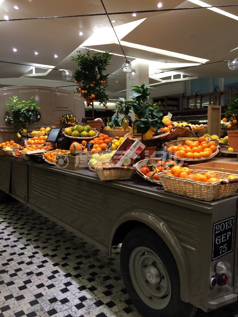 ボンマルシェの食品館。厳選された食品が取りそろえられていて、陳列方法もとってもおしゃれ＝２０１４年２月２６日、フランス・首都パリ（関本美弥子さん撮影）