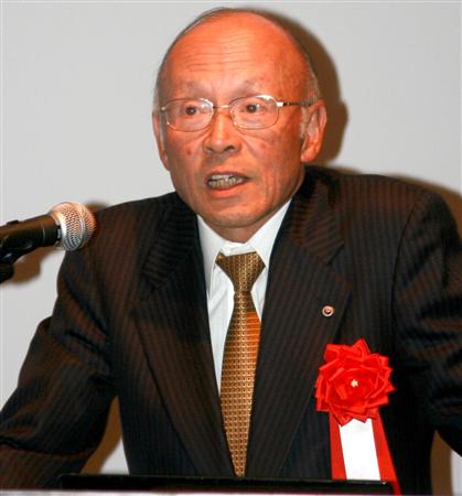 あいさつする一般社団法人日本テレワーク協会の宇治則孝会長