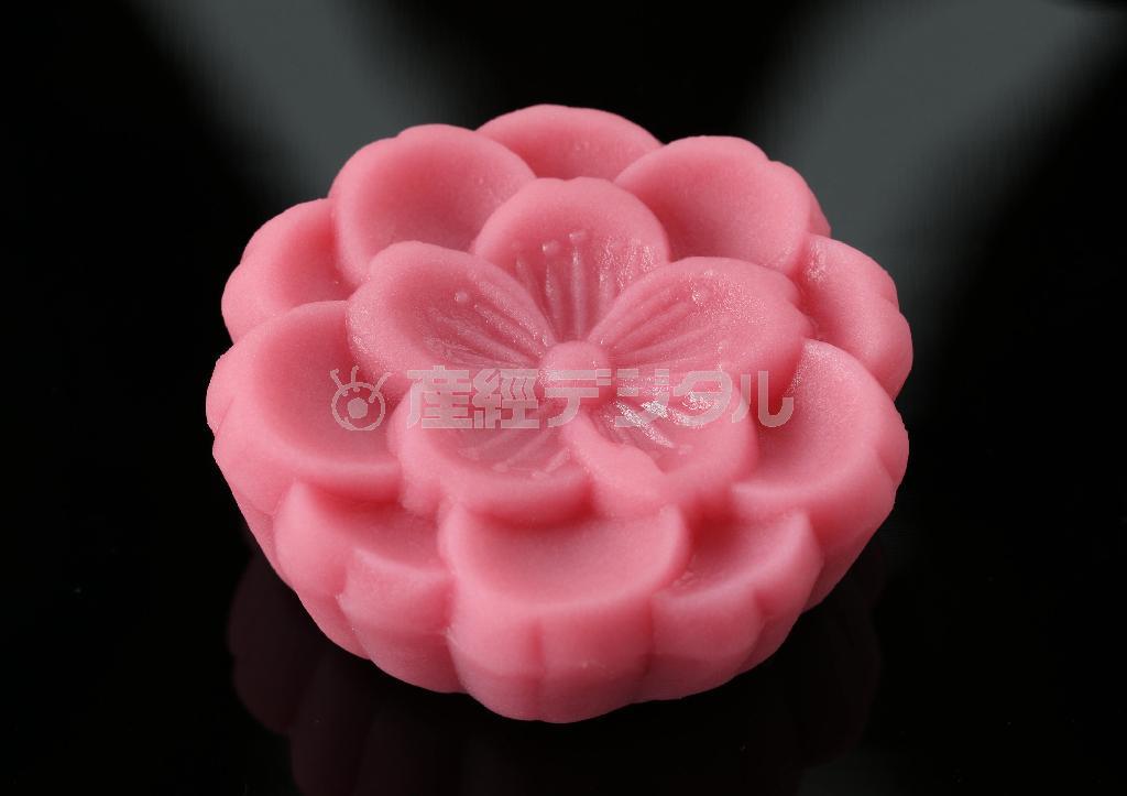 華やかな濃いピンク色の「奈良の都」はナラノヤエザクラをかたどった