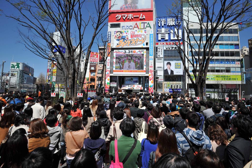 「笑っていいとも！」最終回の模様を映すビジョン＝３１日正午過ぎ、東京・新宿（原田史郎撮影）