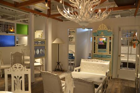 「カフェホリデー茶屋町」の店内