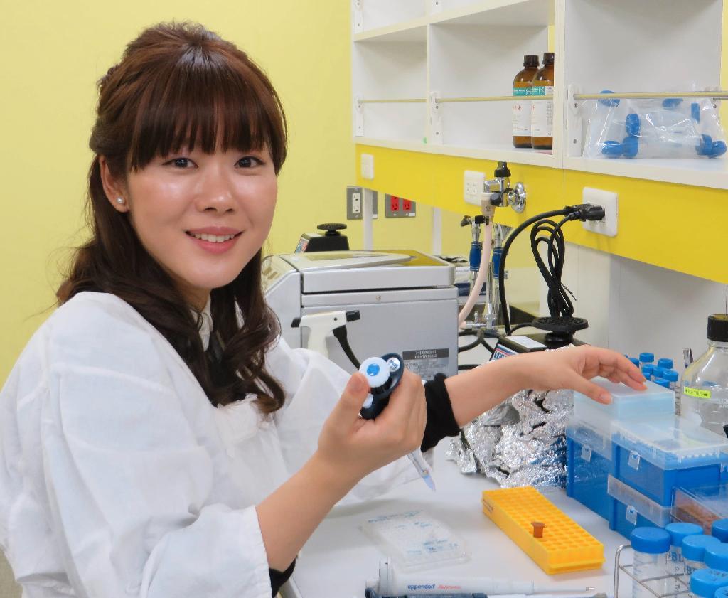 新型の万能細胞「ＳＴＡＰ細胞」の作製に成功した理化学研究所の小保方晴子研究ユニットリーダー＝神戸市（伊藤壽一郎撮影）