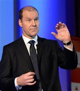 記者会見する武田薬品工業次期社長のクリストフ・ウェバー氏＝２日午前、東京都中央区（撮影・大橋純人）